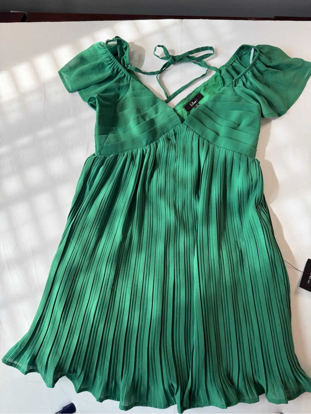 Lulu's Amalfi Coast Emerald Green Pleated Flutter Sleeve Dress NWT - Picture 5 of 9